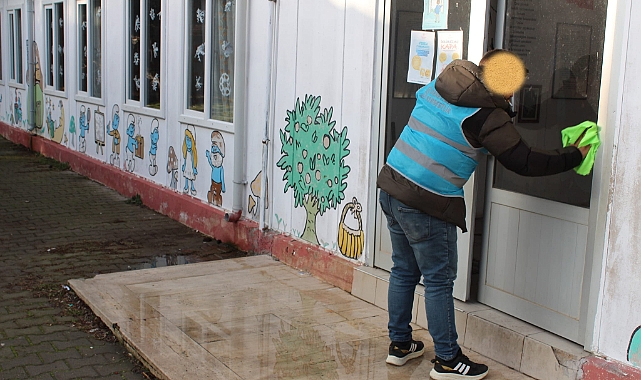 Denetimli serbestlik yükümlüleri Sarısöğüt Ortaokulu’nu temizledi