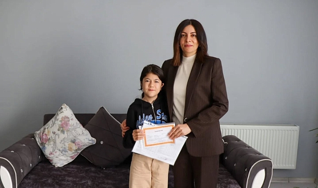 Evde eğitim alan öğrenciye karne ziyareti