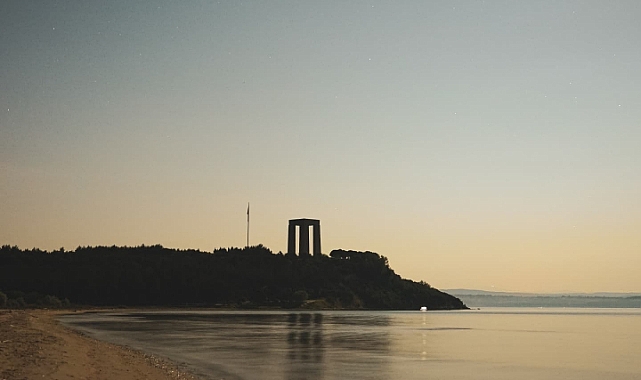 Göğe Yükselen Kahramanlık: Çanakkale Şehitler Abidesi