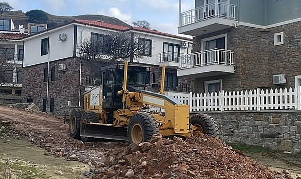 Gökçeada'da yol yapım çalışmaları tamamlandı