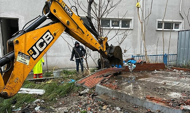 Lapseki Belediyesi temizlik çalışmalarını sürdürüyor