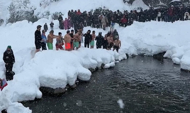 Rize’de 9. Kış Yüzme Şenliği!