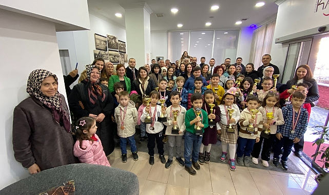 Yenice’de genç satranç yıldızları ödüllerini aldı