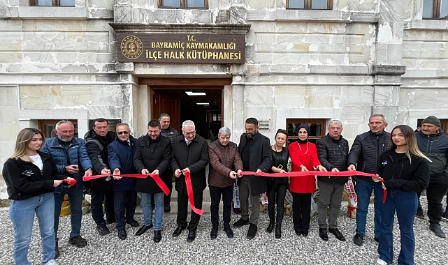 Bayramiç’te ‘Bi Kütüphane Cafe’ açıldı