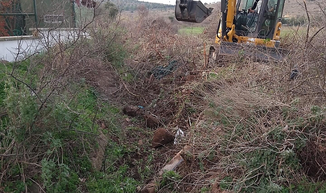Bozcaada’da dere temizliği çalışmaları devam ediyor