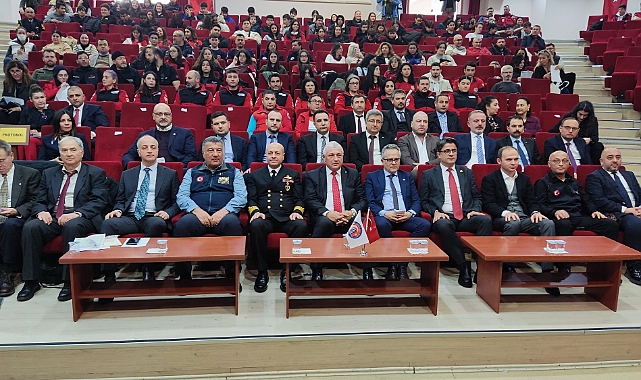Çanakkale'de Deprem Tehlikesi ve Depreme Dirençli Okullar çalıştayı gerçekleştirildi.