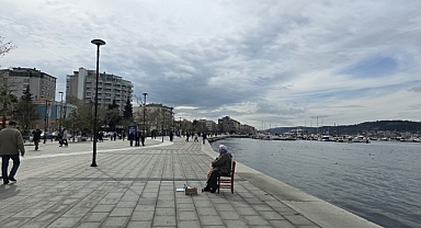 Çanakkale’de Hava Isındı, Kentliler Sokaklara Akın Etti