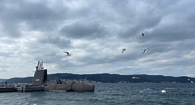 Çanakkale’de Hava Soğudu: Dev Dalgalar Kıyıya Vurdu