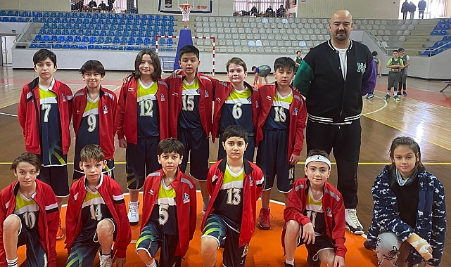 Çanakkale Koleji Küçük Erkek Basketbol takımı sezonun ilk maçını kazandı