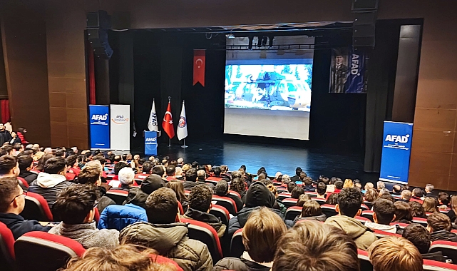 Depremin 2'nci yılında Çanakkale'de anma töreni