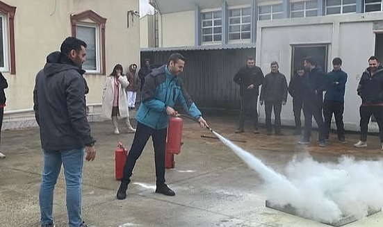 Eceabat Devlet Hastanesi'nde temel yangın eğitimi