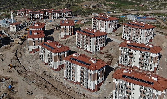 Ezine’de TOKİ Konutları yükseliyor