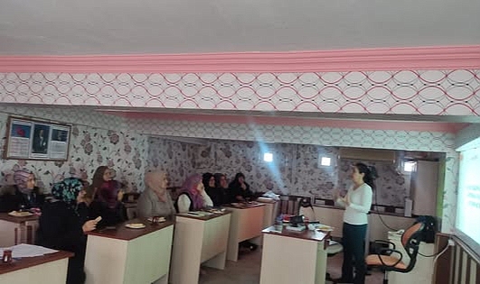 Gelibolu'da Kadın Kursiyerlere Kanserle Mücadele Eğitimi