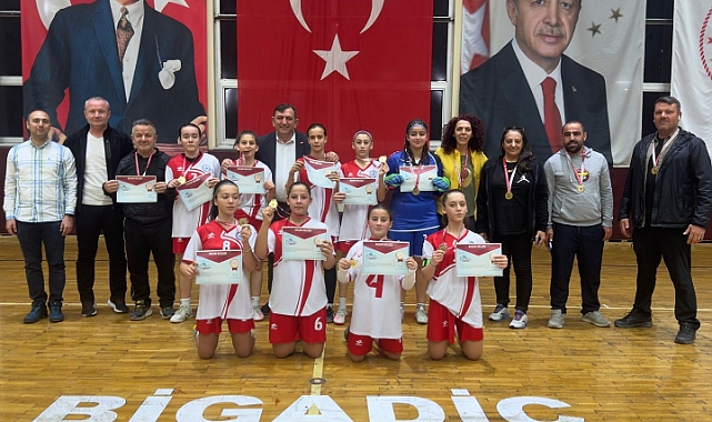 Gökçeada Ortaokulu Futsal Takımı, Bölge Şampiyonasında Birinci Oldu!