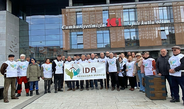 İDA Dayanışma Derneği'nden tahliye kararına Belediye önünde protesto