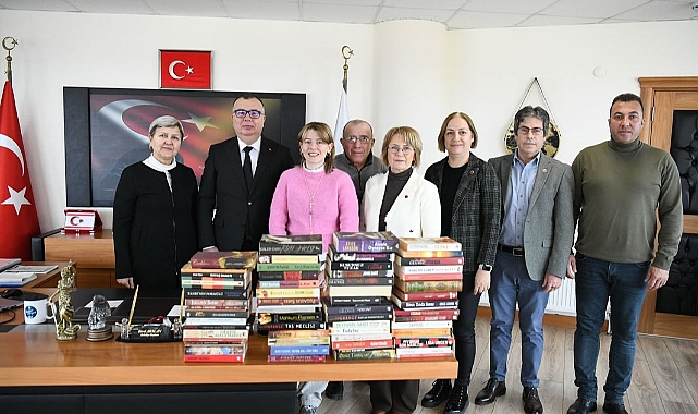 Kepez Halk Kütüphanesi'ne anlamlı bağış
