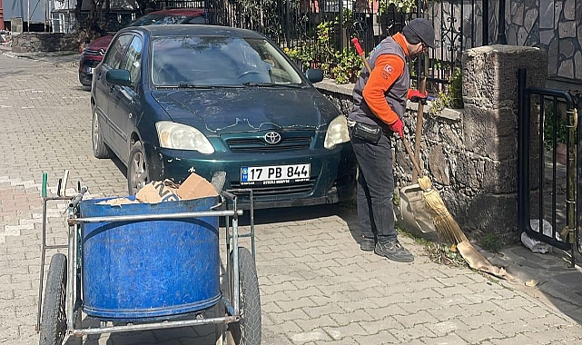 Küçükkuyu'da sokak hayvanları ve çevre temizliği çalışmaları