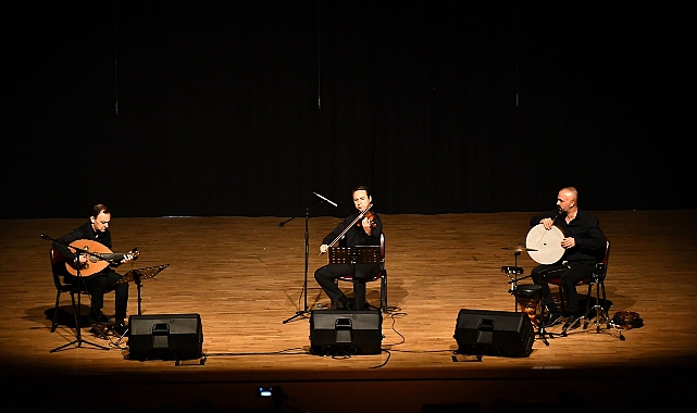Kuşadası Trio sahne aldı