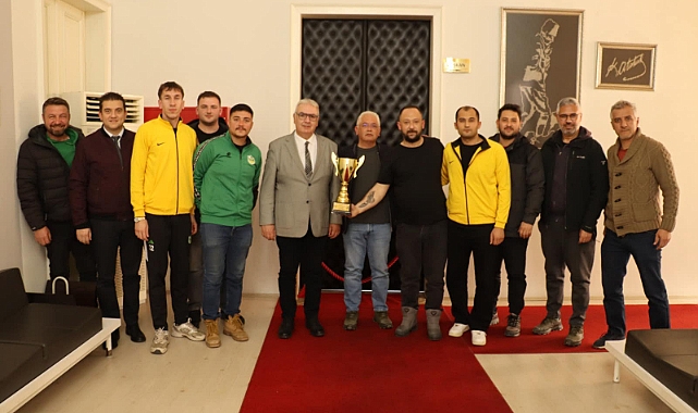 Play-Off Şampiyonu Bayramiç Belediyespor'dan Başkan Atılgan'a ziyaret