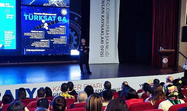 Türkiye'nin İlk Astronotu Alper Gezeravcı Çanakkale'de Üniversite Öğrencileriyle Buluştu