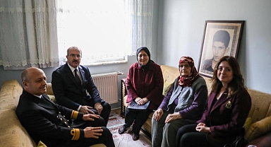 Vali Toraman ve eşi, şehit ailelerini ziyaret etti