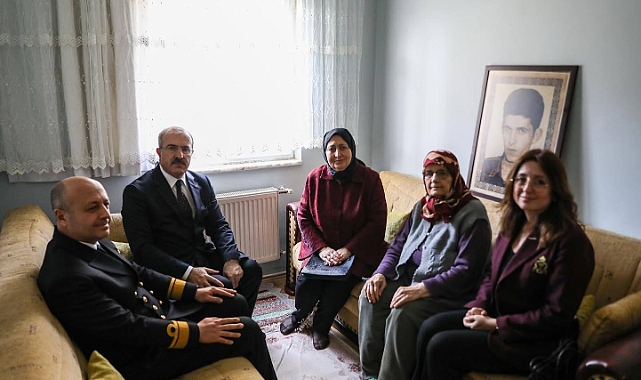 Vali Toraman ve eşi, şehit ailelerini ziyaret etti