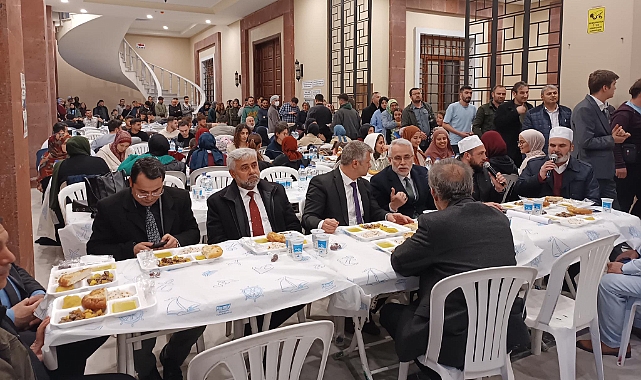 18 Mart Hatime Ana Ulu Camii'nde iftar programı düzenlendi