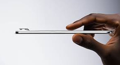 Akıllı telefon pazarında dünyanın en incesi sahnede!