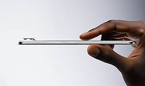 Akıllı telefon pazarında dünyanın en incesi sahnede!