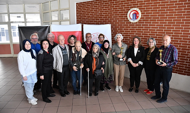 Altın Yıllar Yaşam Merkezi sporcuları 18 Mart Satranç Turnuvası'nda