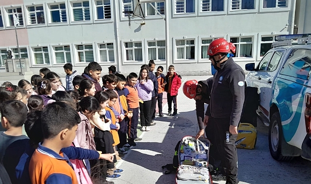 Atatürk İlkokulu'nda Deprem Tahliye Tatbikatı Gerçekleştirildi