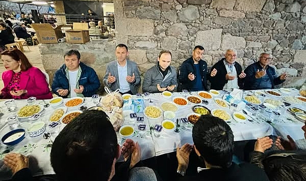 Ayvacık Kaymakamı Salih Sak, Korubaşı Köyü'nde vatandaşlarla buluştu