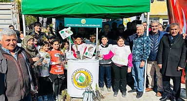 Ayvacık'ta vatandaşlara fidan dağıtıldı