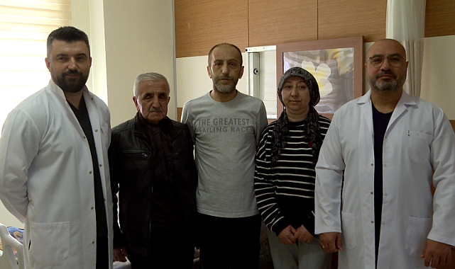 Babası oğluna böbreğini verdi