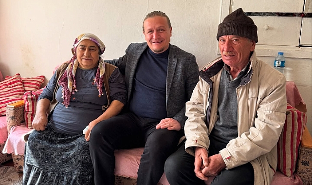 Başkan Öztürk'ten ilçedeki yaşlılara ziyaret
