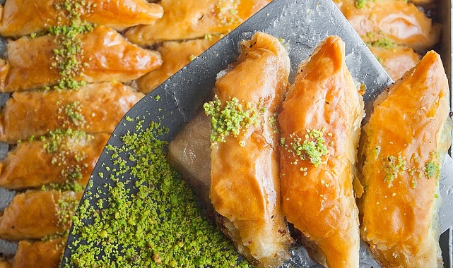 Bayramların vazgeçilmezi ev baklavası tarifi