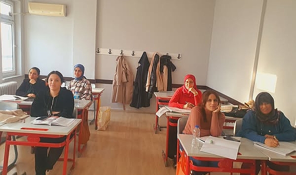 Biga'da okuma yazma kursu devam ediyor