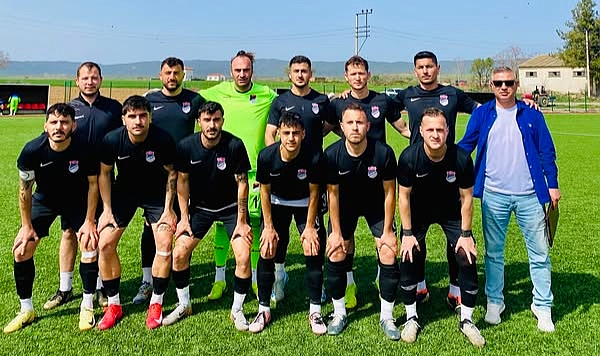 Bozcaadaspor liderliğini korudu