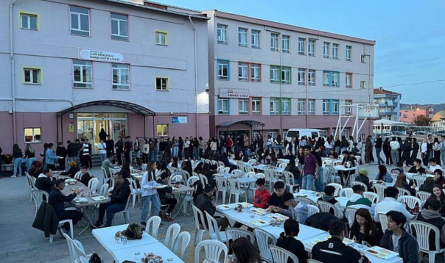 Çan Anadolu Lisesi’nden iftar yemeği