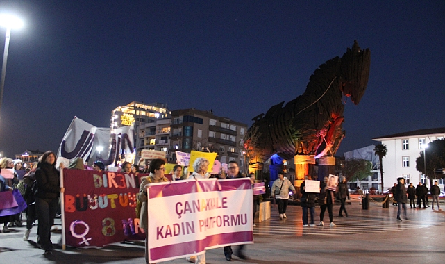 Çanakkale’de 8 Mart Gece Yürüyüşü