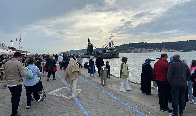 Çanakkale’de bayramın ikinci gününde vatandaşlar İskele Meydanı'na akın etti