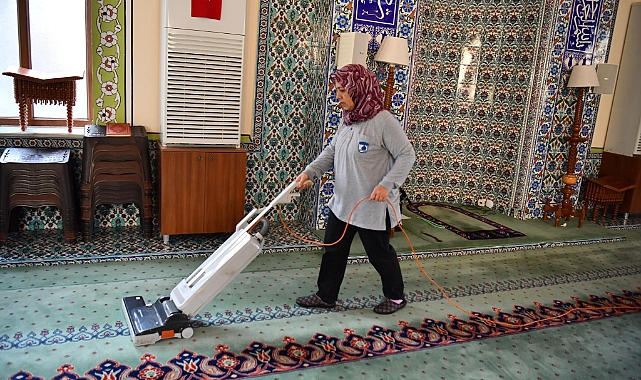 Çanakkale'de camilerde temizlik çalışmaları devam ediyor...