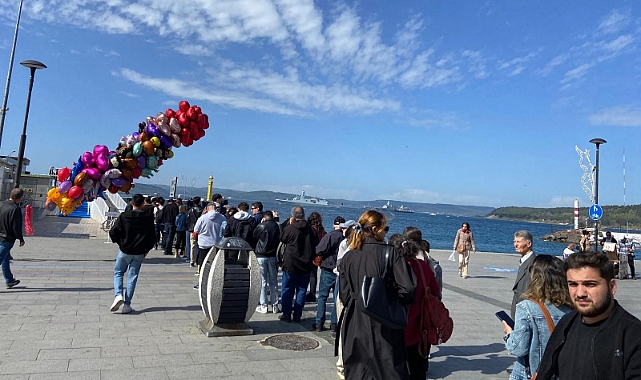 Çanakkale’de gemi kuyruğu