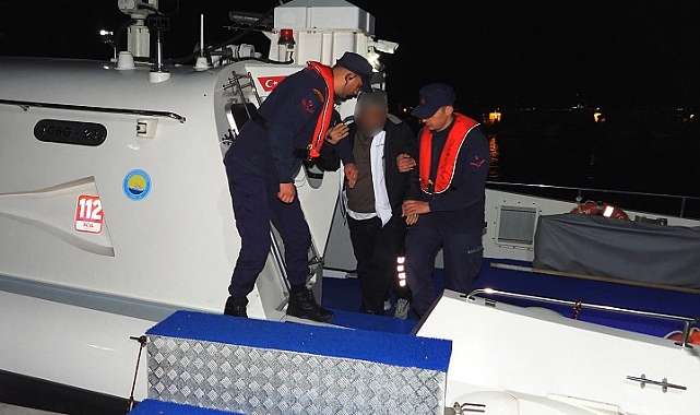 Çanakkale'de ticari gemide rahatsızlanan kişi tahliye edildi