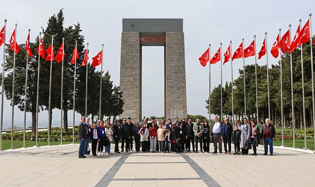 Çanakkale Savaşları’nın 110. yıl dönümü temalı yarışmada dereceye giren öğrencilerden Şehitlik ziyareti