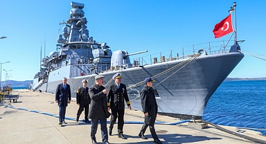 Çanakkale Valisi Ömer Toraman'dan TCG Oruç Reis Gemisi'ne ziyaret