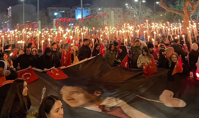 Çanakkale Zaferi'nin 110. Yıl Dönümünde Fener Alayı Düzenlendi