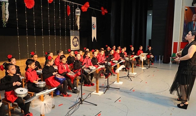 Darbuka çalmayı bidonlarla öğrenen ilkokul öğrencileri, konser vermeye başladı