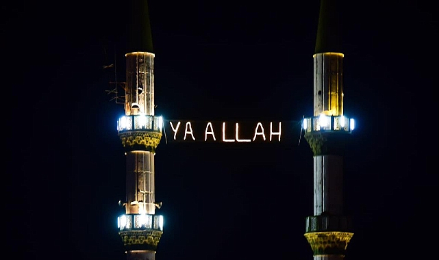 Ezine Belediyesi’nden Ramazan’a Özel Mahya Çalışması
