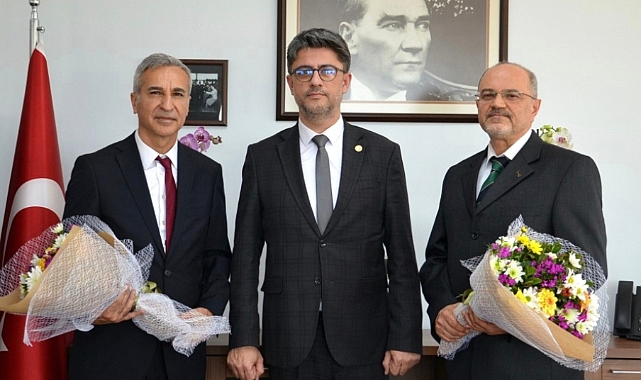 İnsan ve Toplum Bilimleri Fakültesi Dekanlık devir teslim töreni gerçekleşti